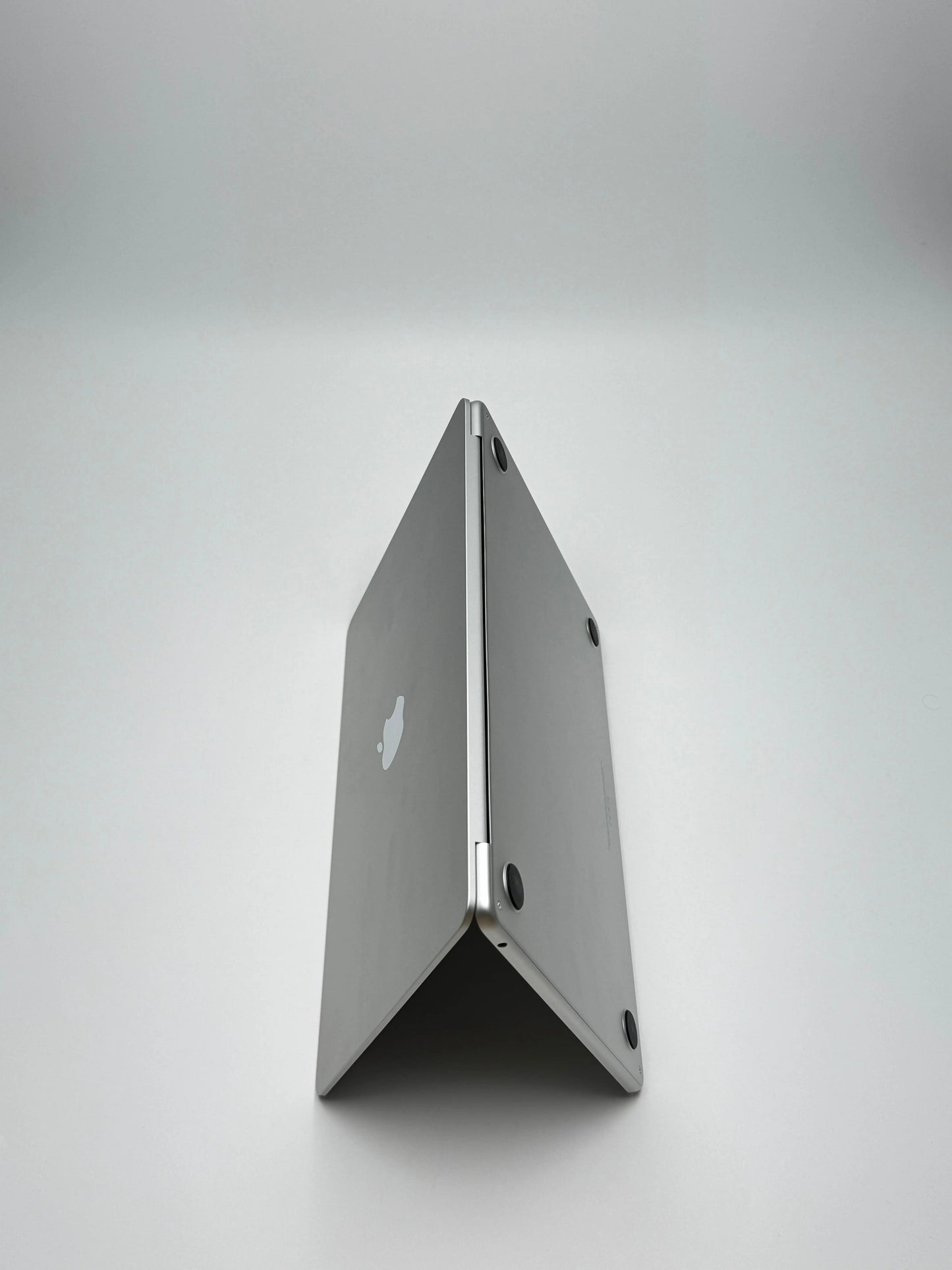 Apple MacBook Air 13,6 Zoll | M2 CPU | 2022 | 256 GB SSD | 8 GB RAM | Silber - D&S Resell GbR