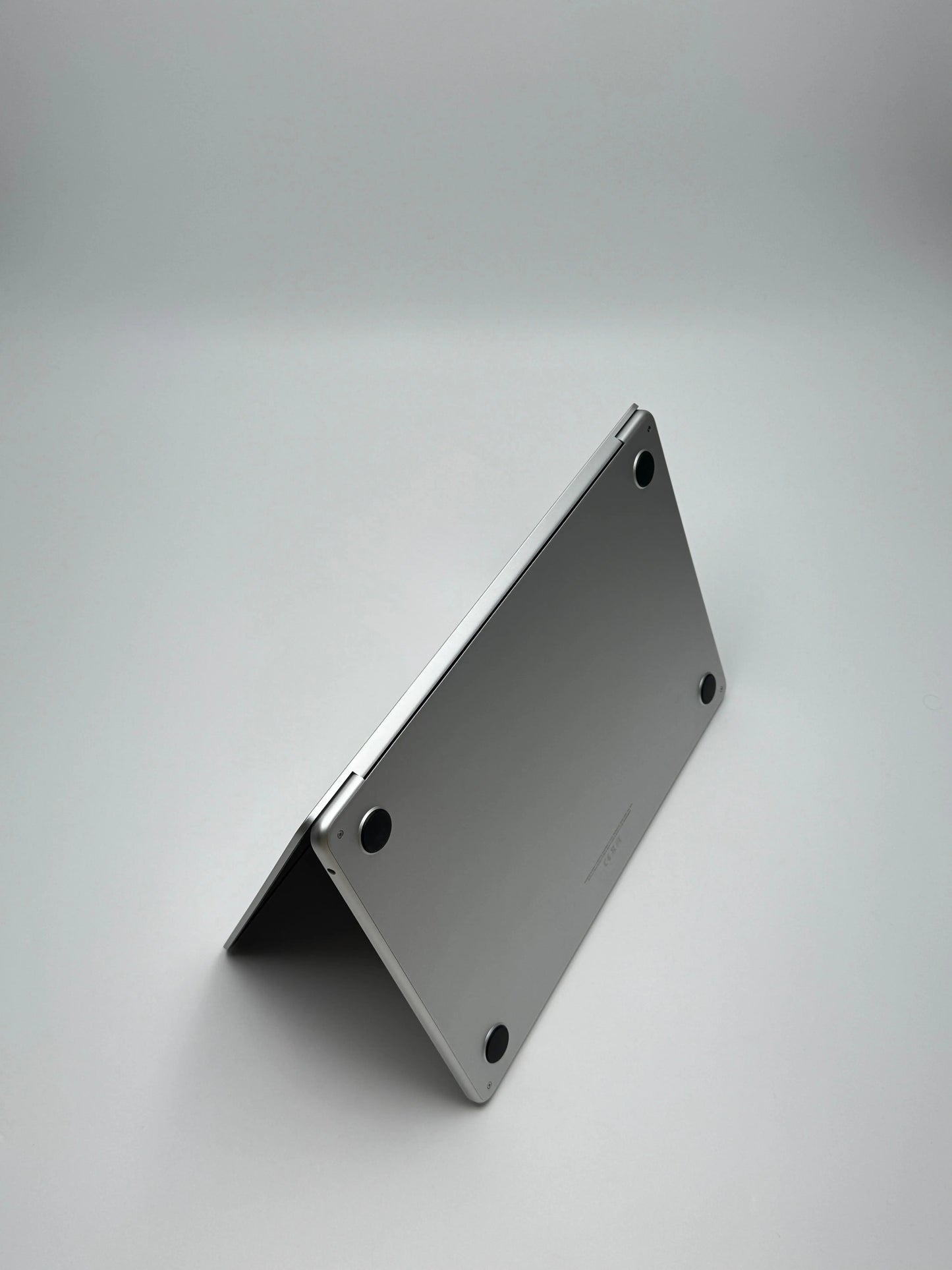 Apple MacBook Air 13,6 Zoll | M2 CPU | 2022 | 256 GB SSD | 8 GB RAM | Silber - D&S Resell GbR