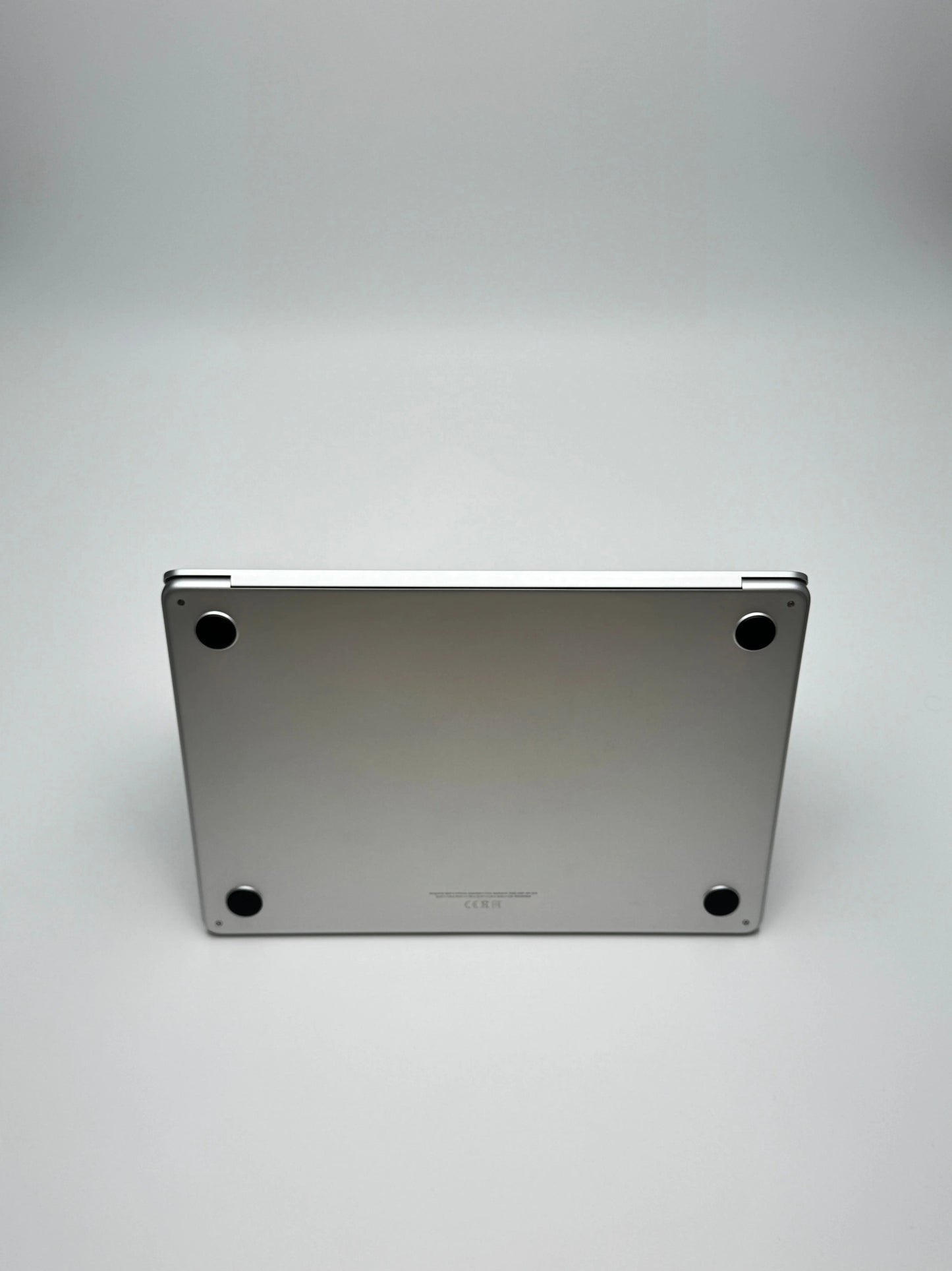 Apple MacBook Air 13,6 Zoll | M2 CPU | 2022 | 256 GB SSD | 8 GB RAM | Silber - D&S Resell GbR