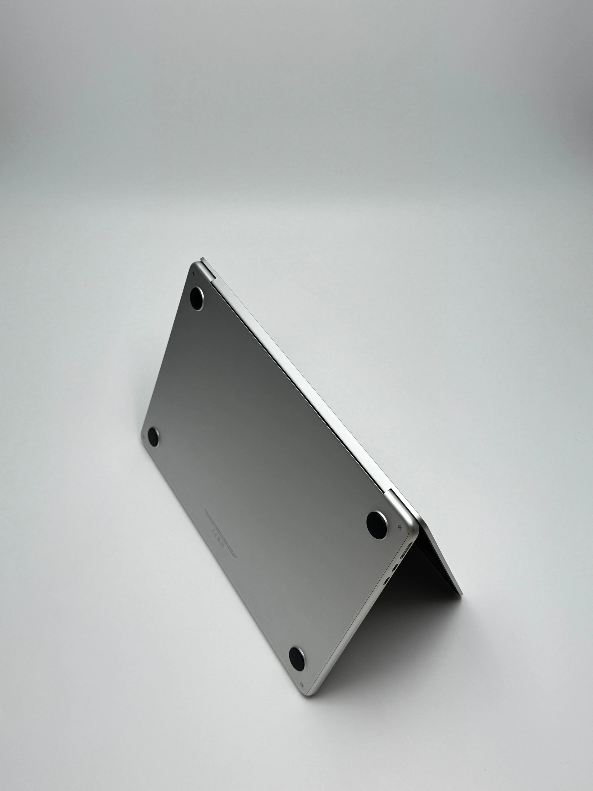 Apple MacBook Air 13,6 Zoll | M2 CPU | 2022 | 256 GB SSD | 8 GB RAM | Silber - D&S Resell GbR