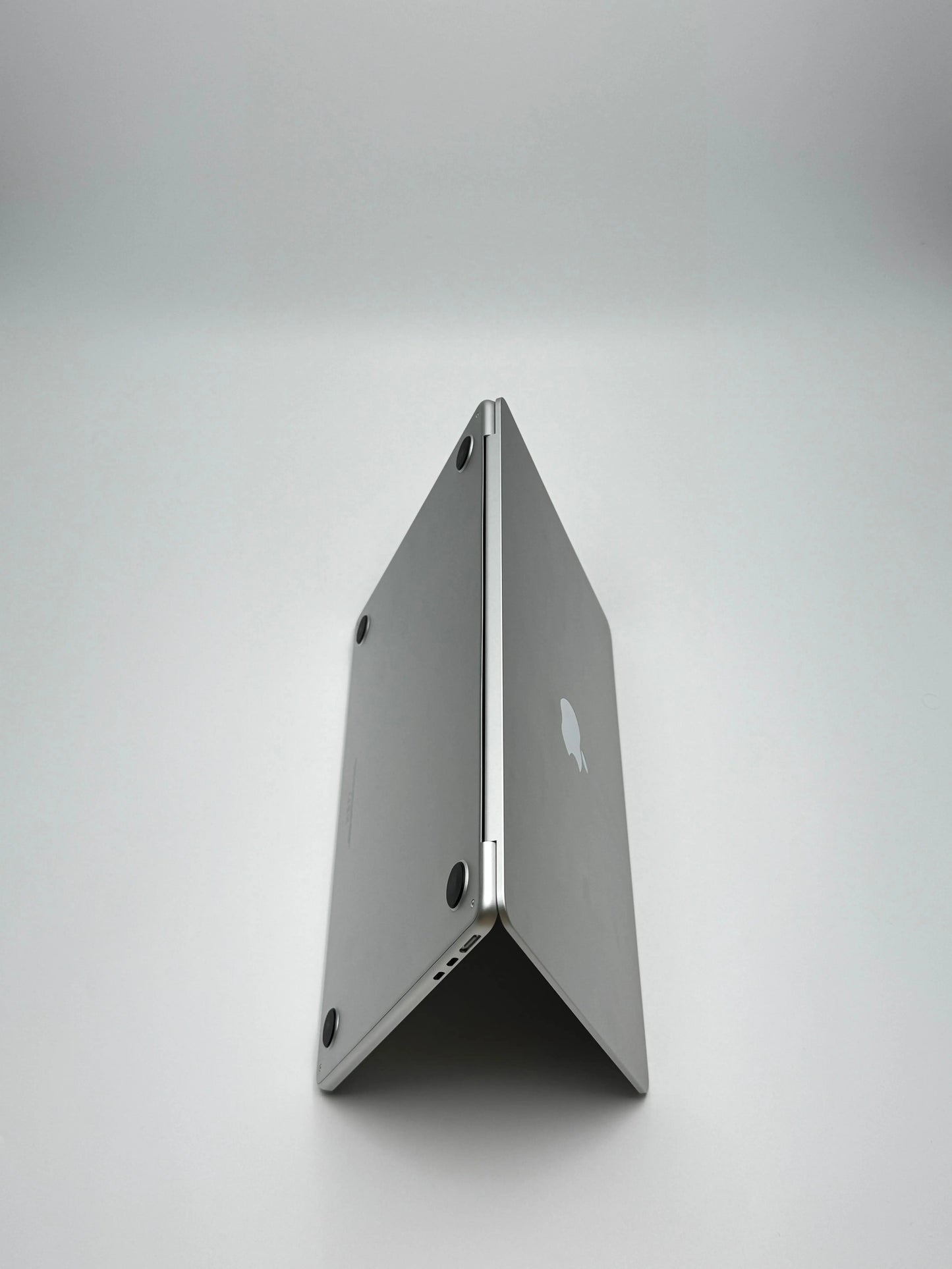 Apple MacBook Air 13,6 Zoll | M2 CPU | 2022 | 256 GB SSD | 8 GB RAM | Silber - D&S Resell GbR