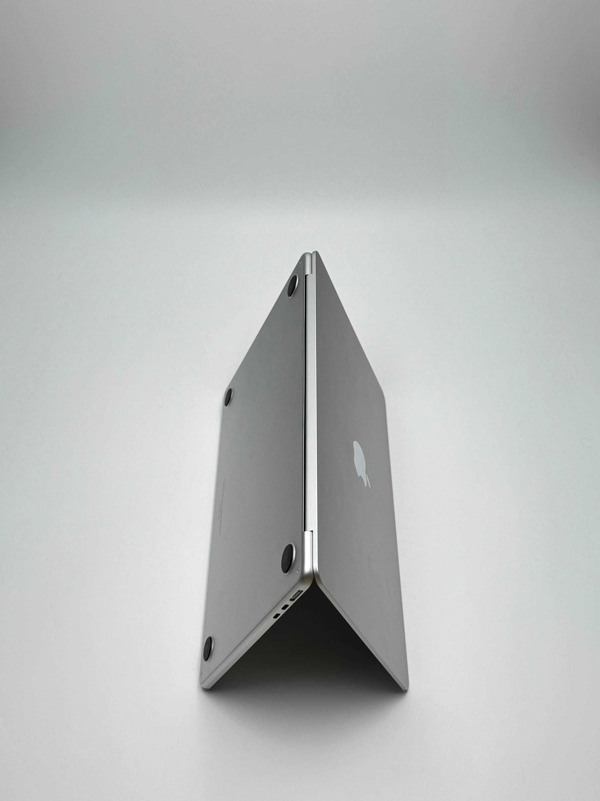 Apple MacBook Air 13,6 Zoll | M2 CPU | 2022 | 256 GB SSD | 8 GB RAM | Silber - D&S Resell GbR