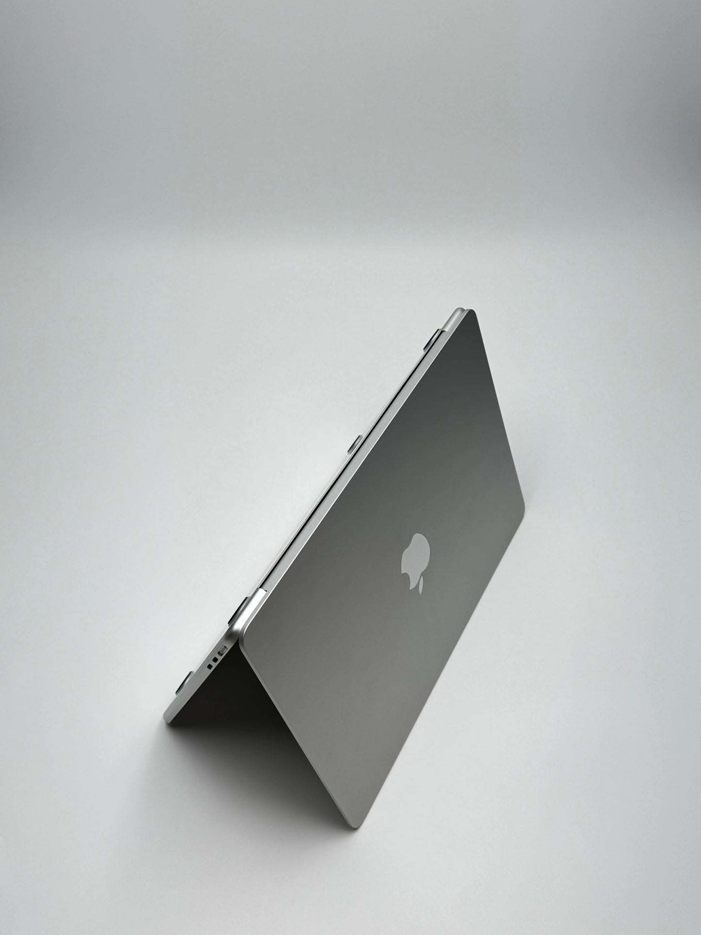 Apple MacBook Air 13,6 Zoll | M2 CPU | 2022 | 256 GB SSD | 8 GB RAM | Silber - D&S Resell GbR