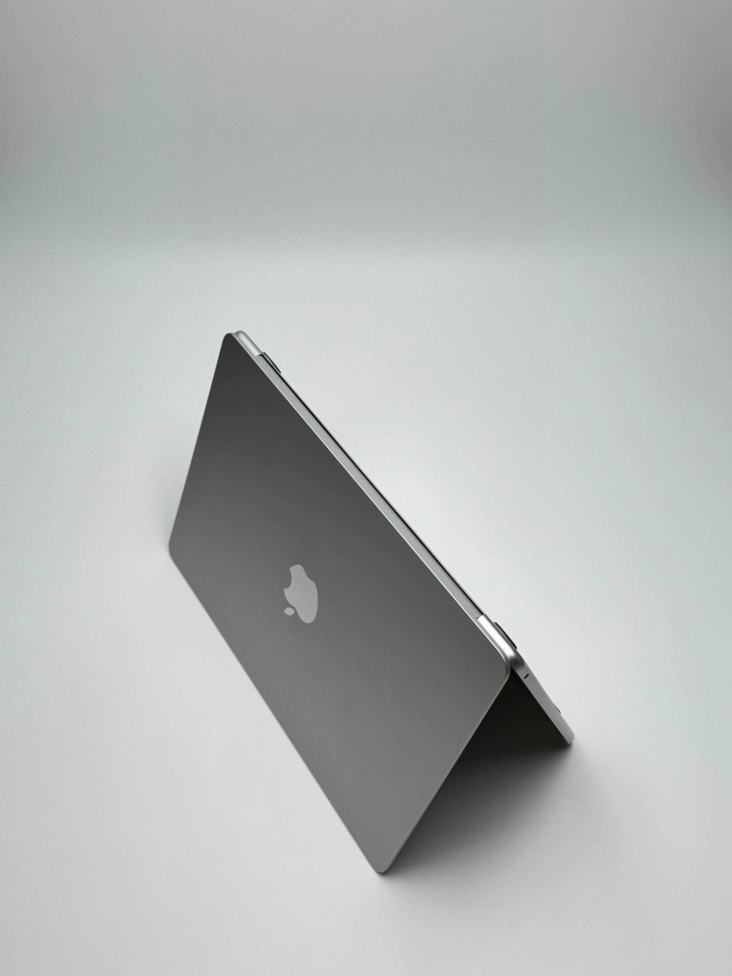 Apple MacBook Air 13,6 Zoll | M2 CPU | 2022 | 256 GB SSD | 8 GB RAM | Silber - D&S Resell GbR