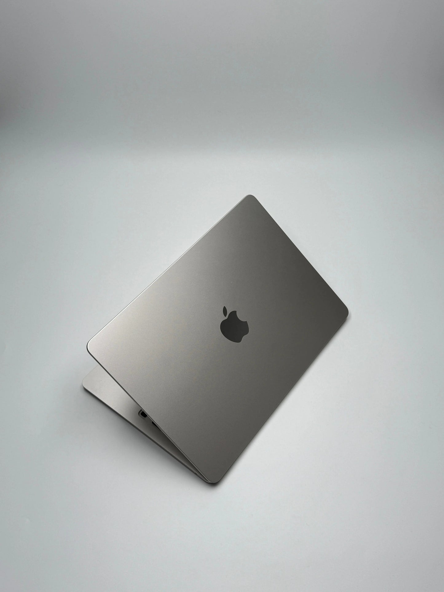 Apple MacBook Air 13,6 Zoll | M2 CPU | 2022 | 512 GB SSD | 8 GB RAM | Polarstern D&S Resell GbR