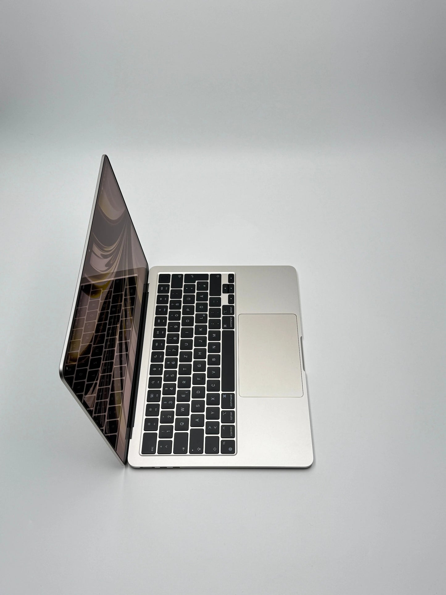 Apple MacBook Air 13,6 Zoll | M2 CPU | 2022 | 512 GB SSD | 8 GB RAM | Polarstern D&S Resell GbR