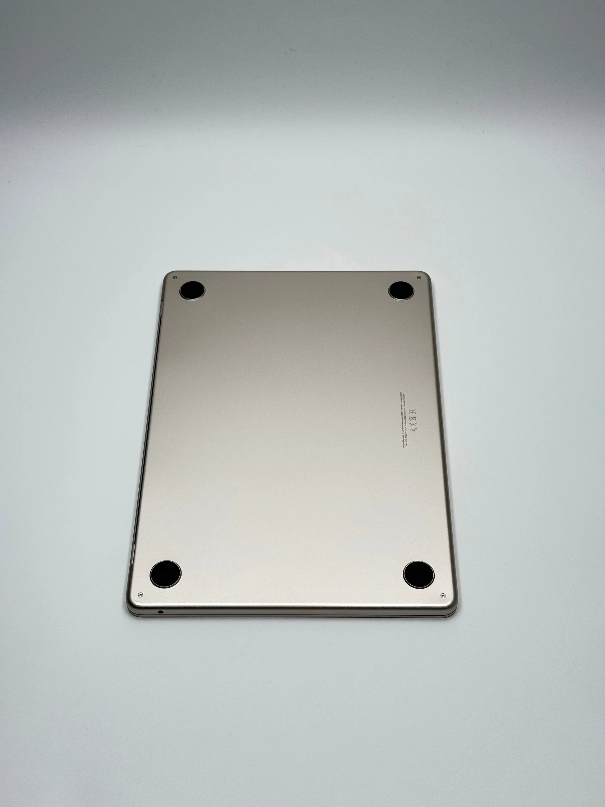 Apple MacBook Air 13,6 Zoll | M2 CPU | 2022 | 512 GB SSD | 8 GB RAM | Polarstern D&S Resell GbR