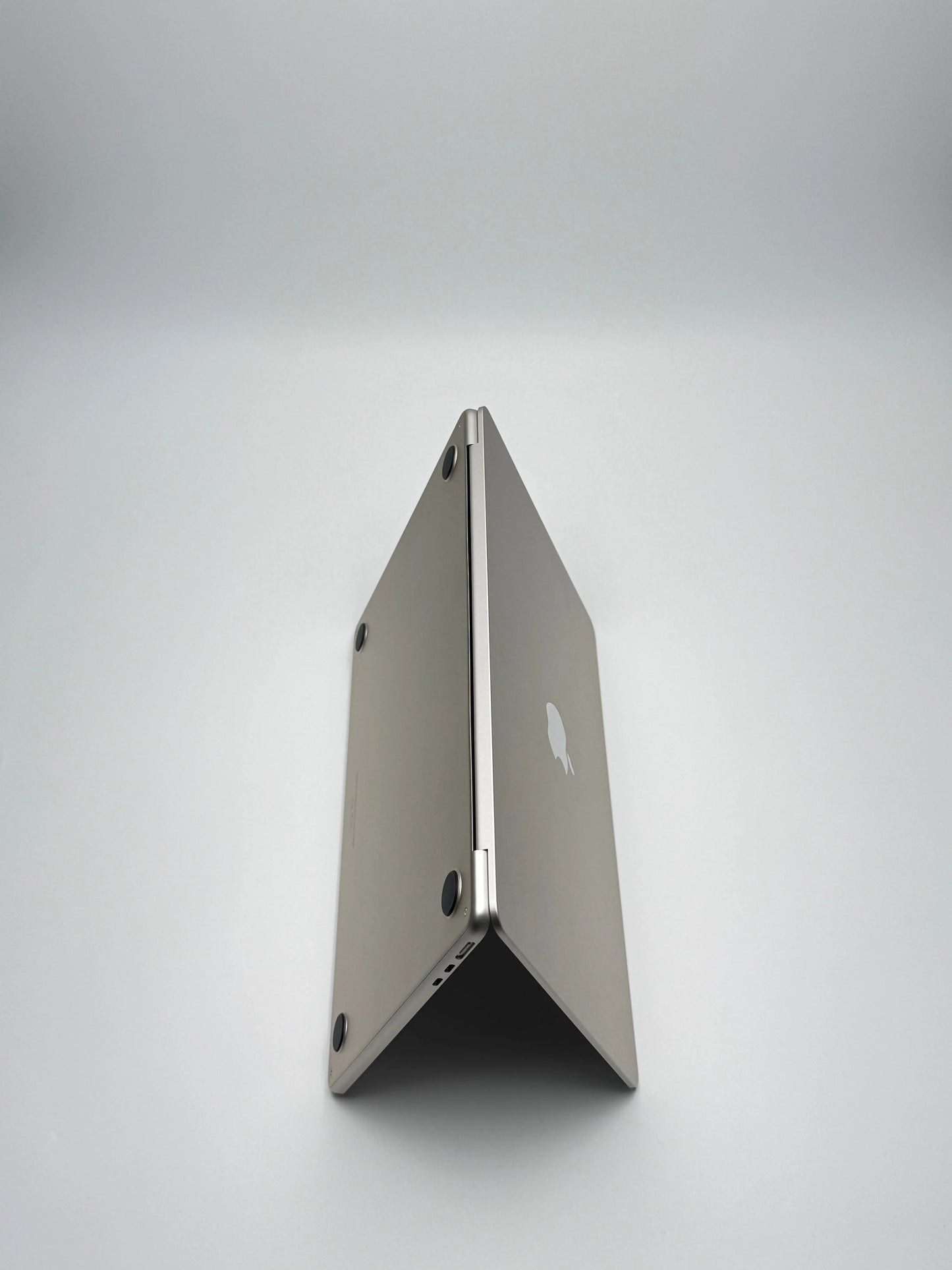 Apple MacBook Air 13,6 Zoll | M2 CPU | 2022 | 512 GB SSD | 8 GB RAM | Polarstern D&S Resell GbR