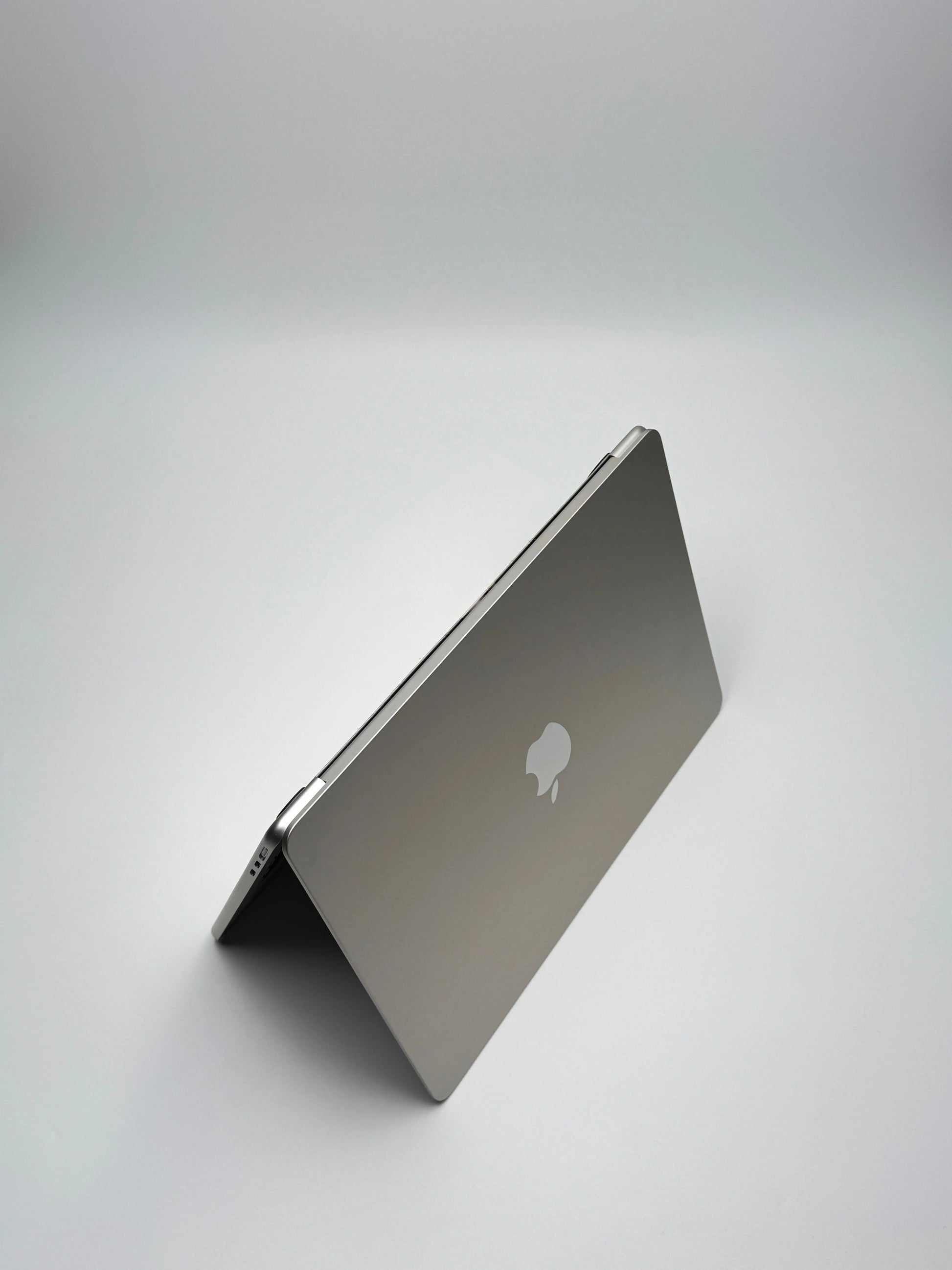 Apple MacBook Air 13,6 Zoll | M2 CPU | 2022 | 512 GB SSD | 8 GB RAM | Polarstern D&S Resell GbR