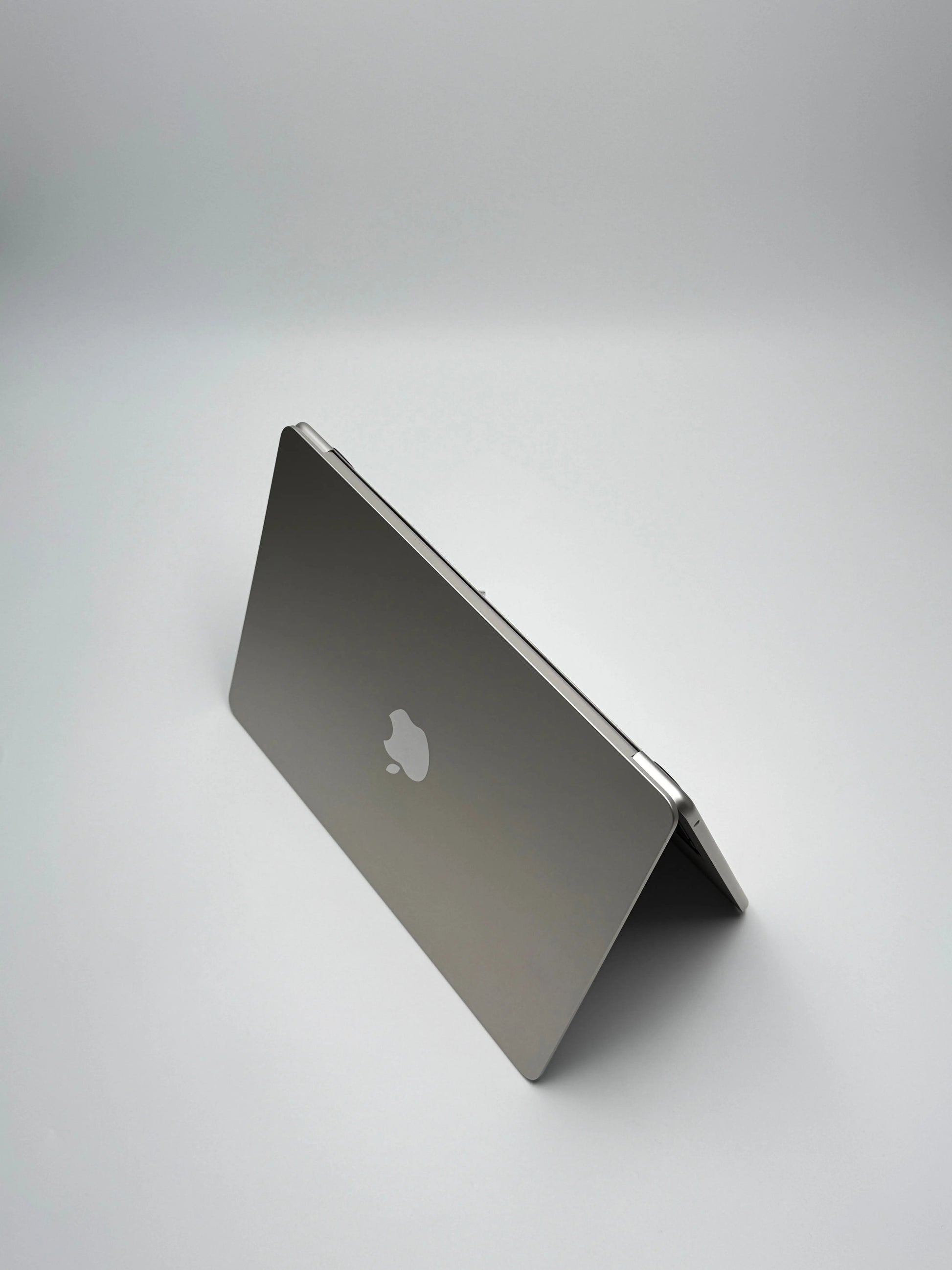 Apple MacBook Air 13,6 Zoll | M2 CPU | 2022 | 512 GB SSD | 8 GB RAM | Polarstern D&S Resell GbR