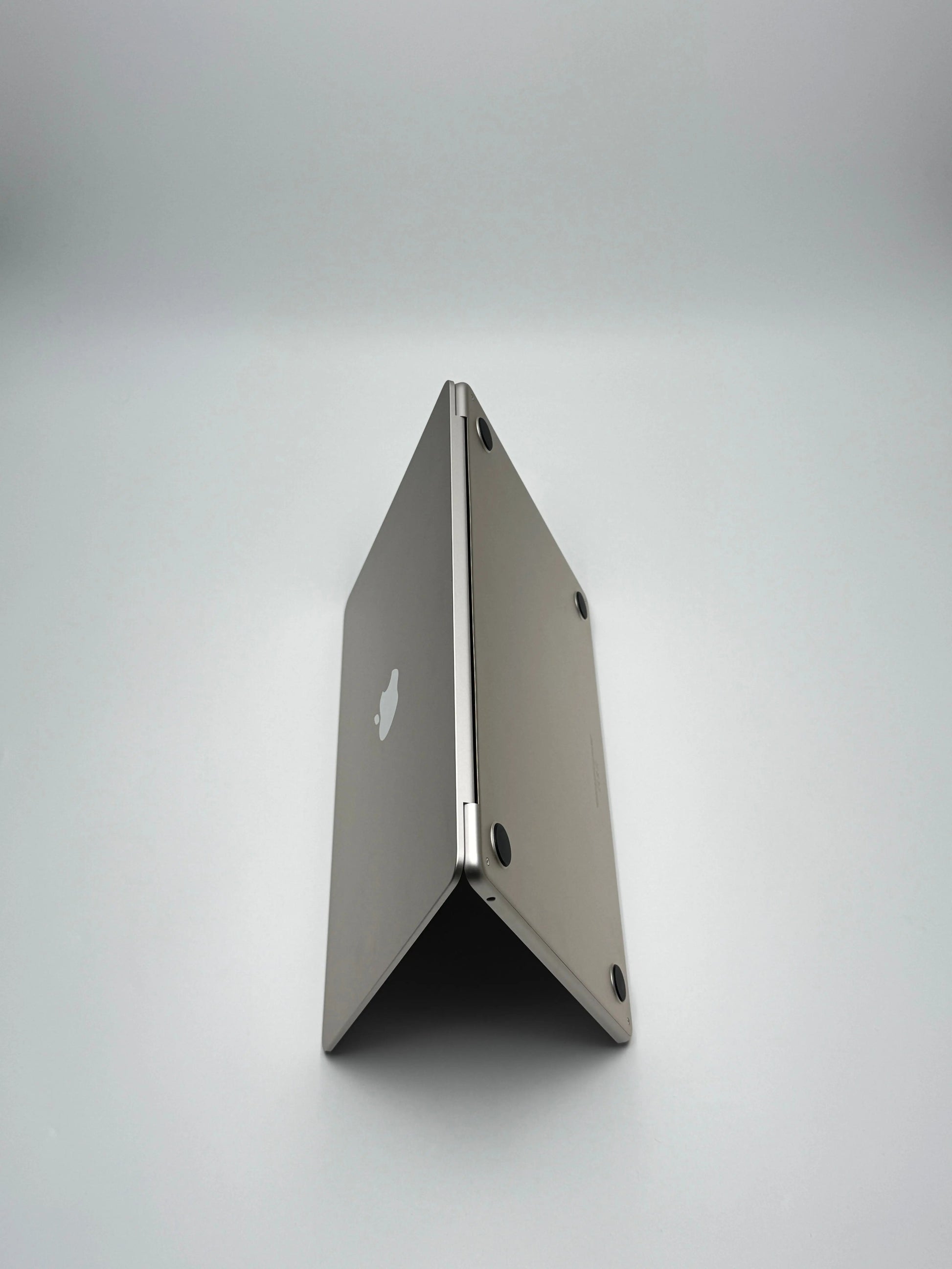 Apple MacBook Air 13,6 Zoll | M2 CPU | 2022 | 512 GB SSD | 8 GB RAM | Polarstern D&S Resell GbR