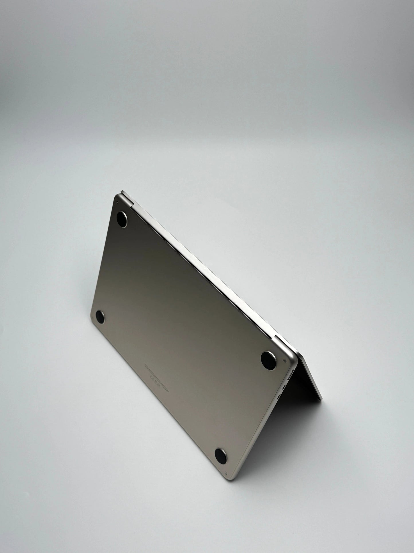 Apple MacBook Air 13,6 Zoll | M2 CPU | 2022 | 512 GB SSD | 8 GB RAM | Polarstern D&S Resell GbR