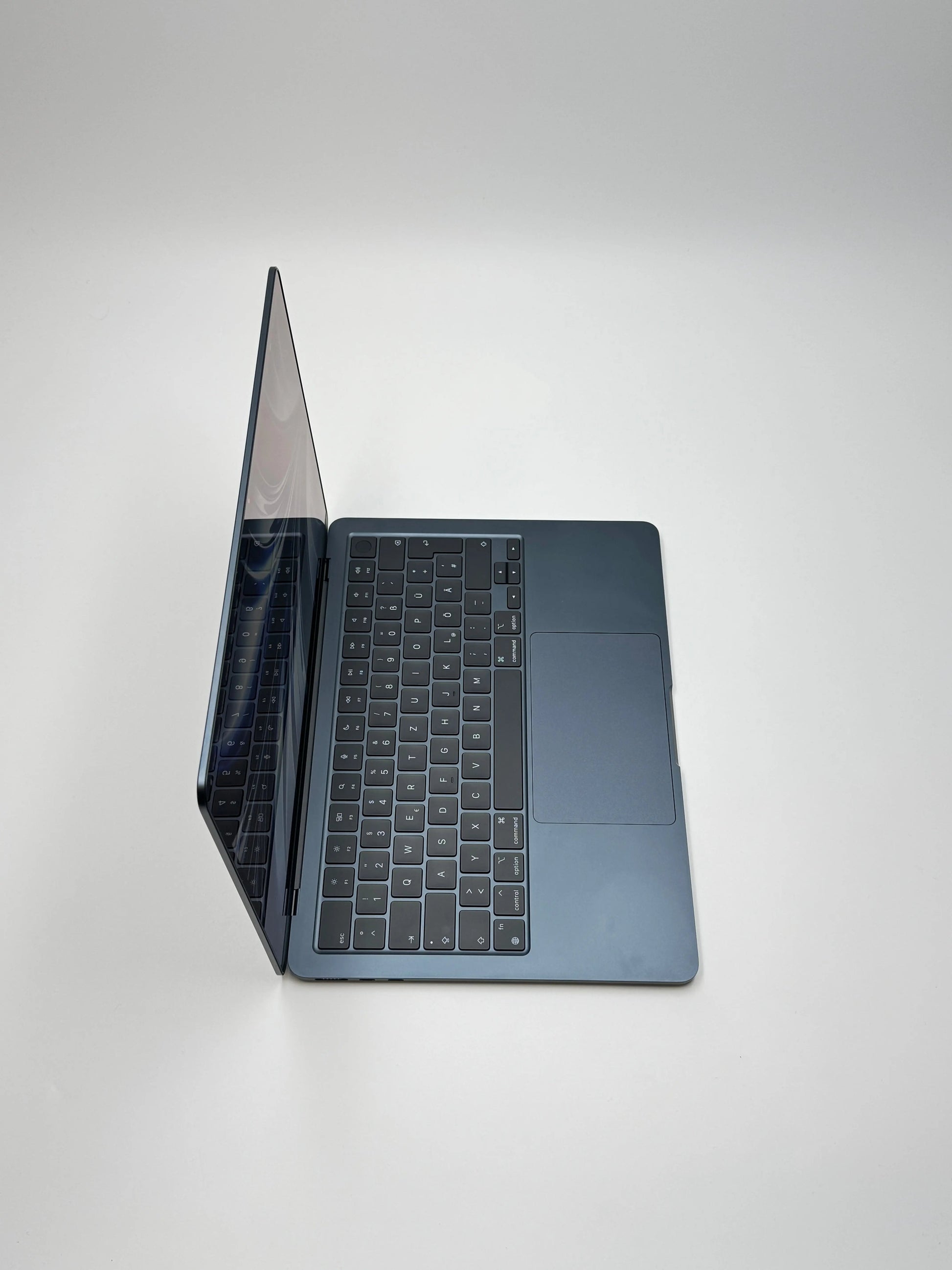 Apple MacBook Air 13,6 Zoll | M2 CPU | 2022 | 512 GB SSD | 8 GB RAM | Midnight D&S Resell GbR