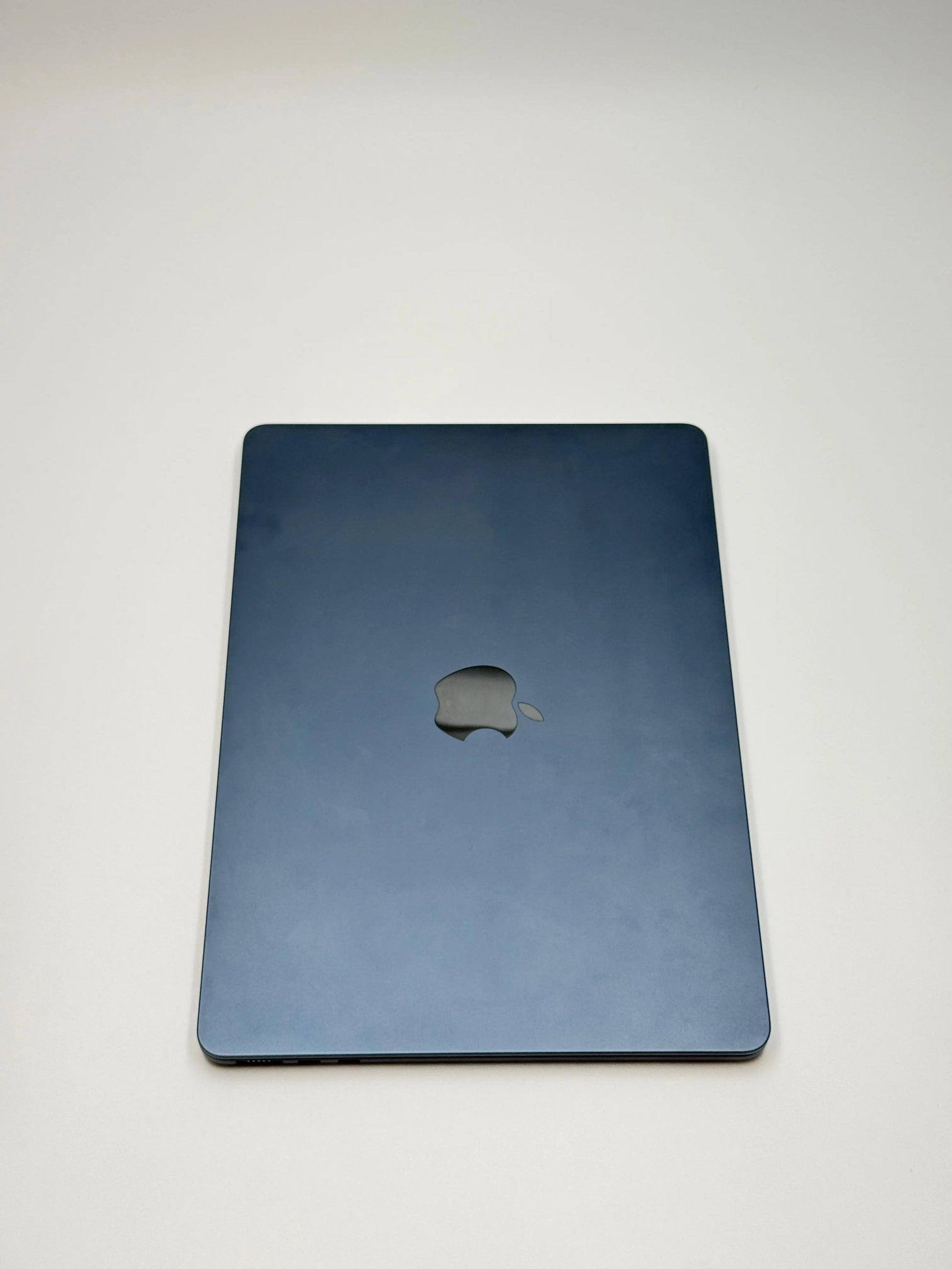 Apple MacBook Air 13,6 Zoll | M2 CPU | 2022 | 512 GB SSD | 8 GB RAM | Midnight D&S Resell GbR