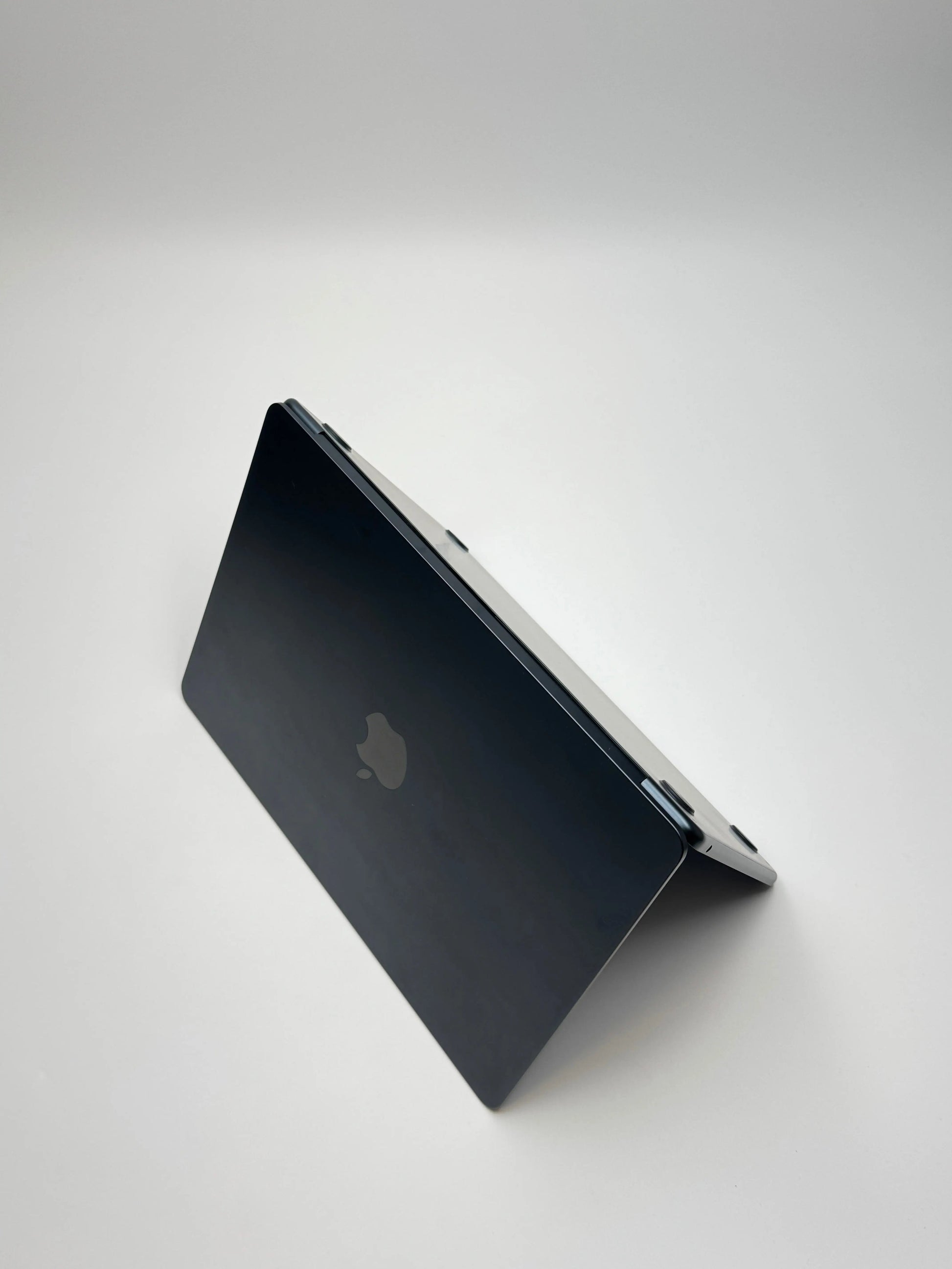 Apple MacBook Air 13,6 Zoll | M2 CPU | 2022 | 512 GB SSD | 8 GB RAM | Midnight D&S Resell GbR