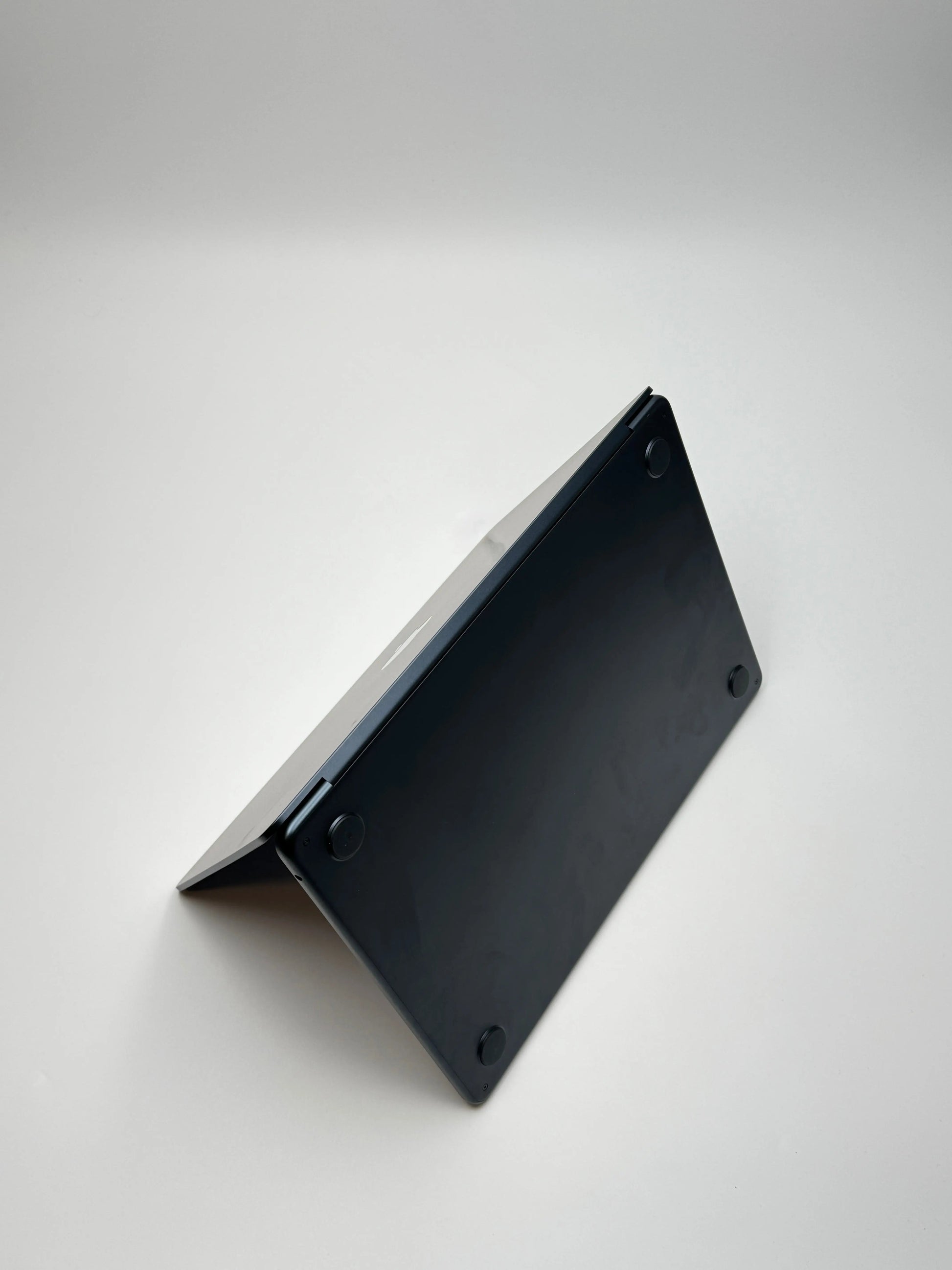 Apple MacBook Air 13,6 Zoll | M2 CPU | 2022 | 512 GB SSD | 8 GB RAM | Midnight D&S Resell GbR