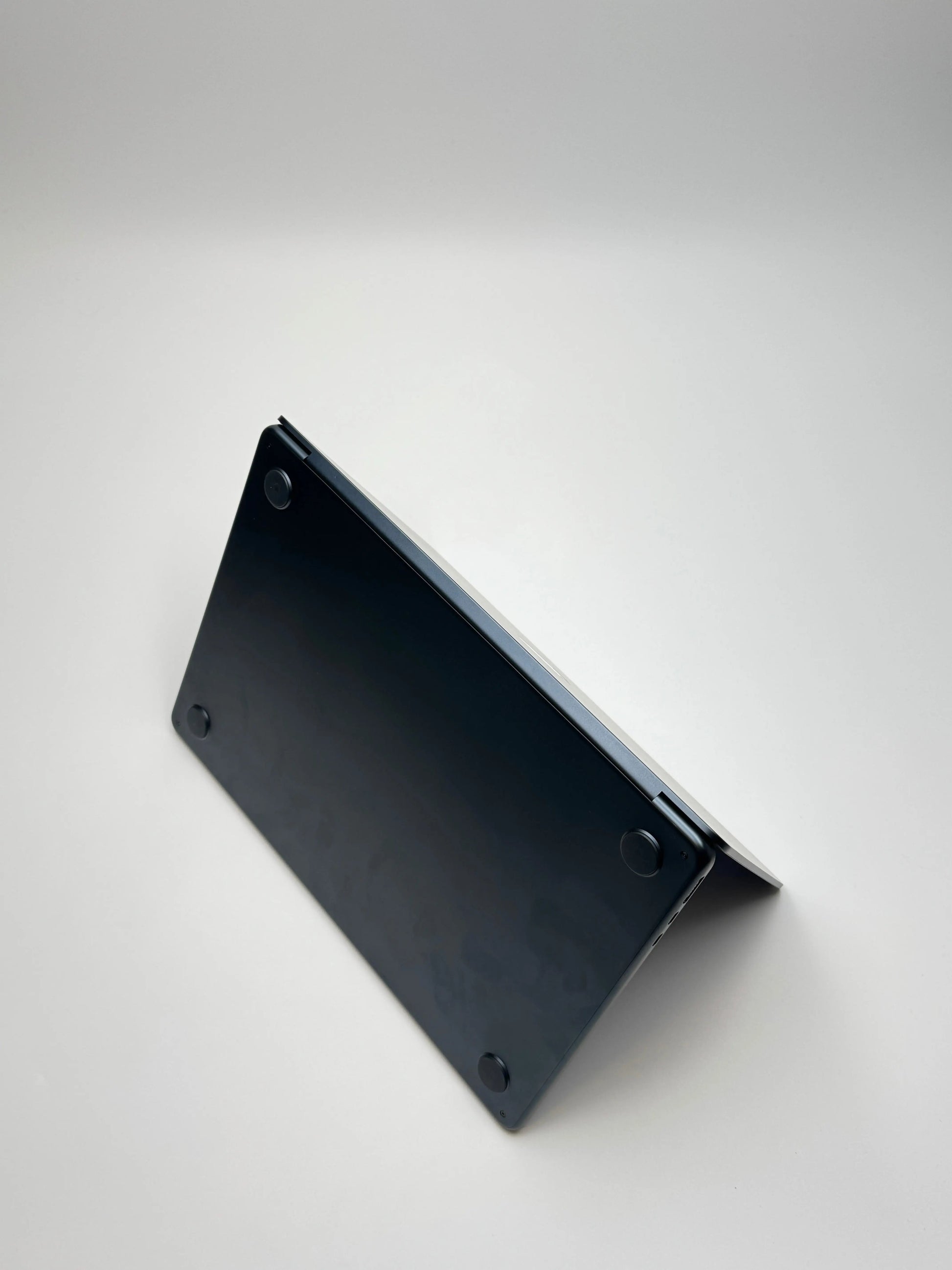 Apple MacBook Air 13,6 Zoll | M2 CPU | 2022 | 512 GB SSD | 8 GB RAM | Midnight D&S Resell GbR