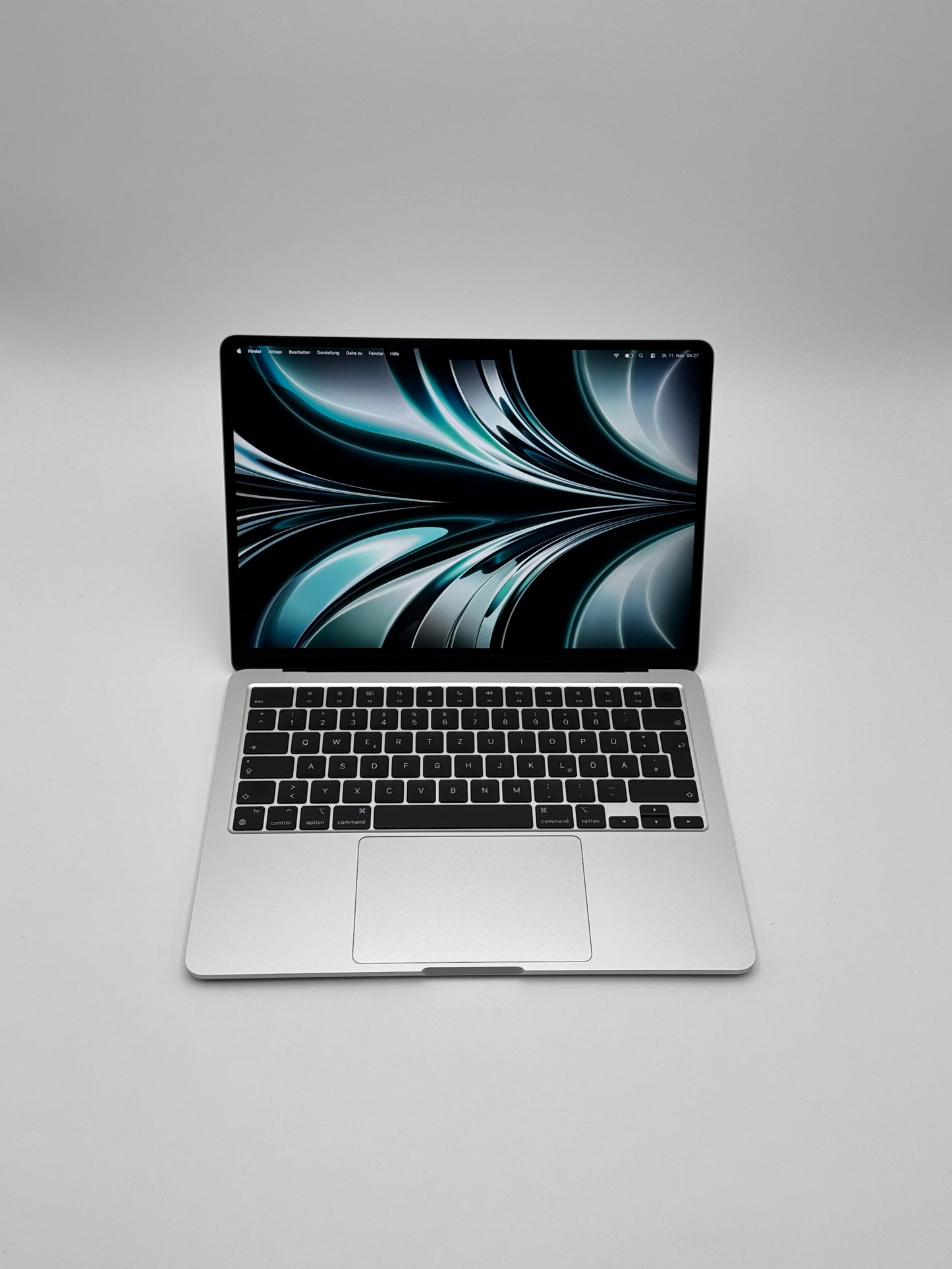 Apple MacBook Air 13,6 Zoll | M2 CPU | 2022 | 256 GB SSD | 8 GB RAM | Silber D&S Resell GbR
