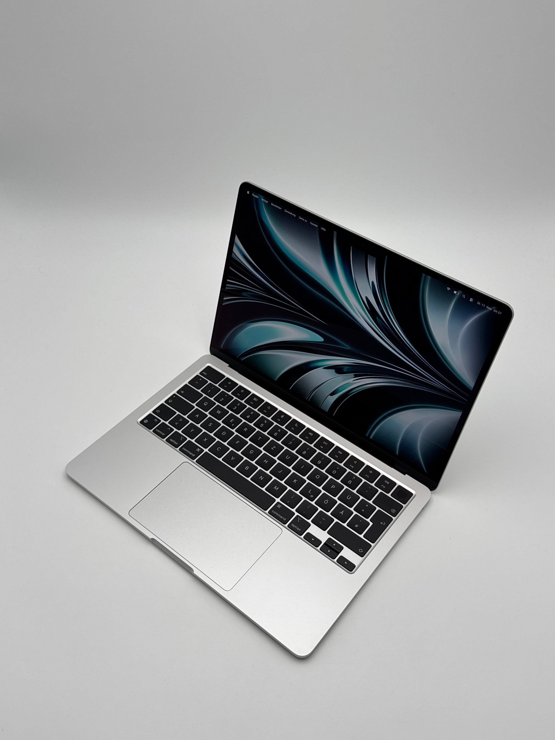 Apple MacBook Air 13,6 Zoll | M2 CPU | 2022 | 256 GB SSD | 8 GB RAM | Silber D&S Resell GbR