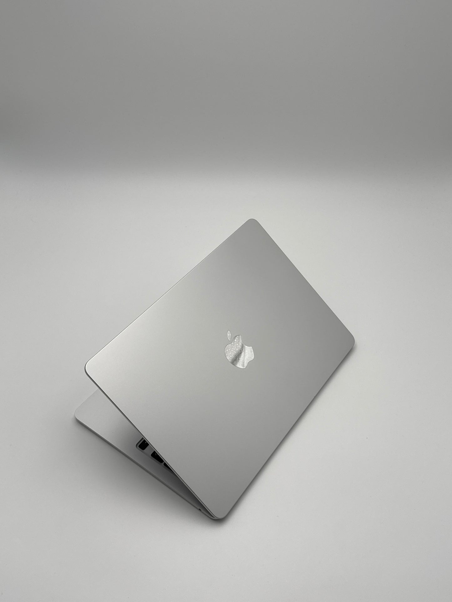 Apple MacBook Air 13,6 Zoll | M2 CPU | 2022 | 256 GB SSD | 8 GB RAM | Silber D&S Resell GbR