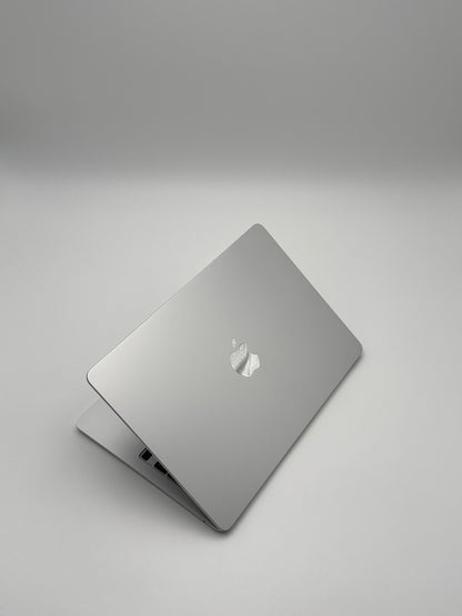 Apple MacBook Air 13,6 Zoll | M2 CPU | 2022 | 256 GB SSD | 8 GB RAM | Silber D&S Resell GbR