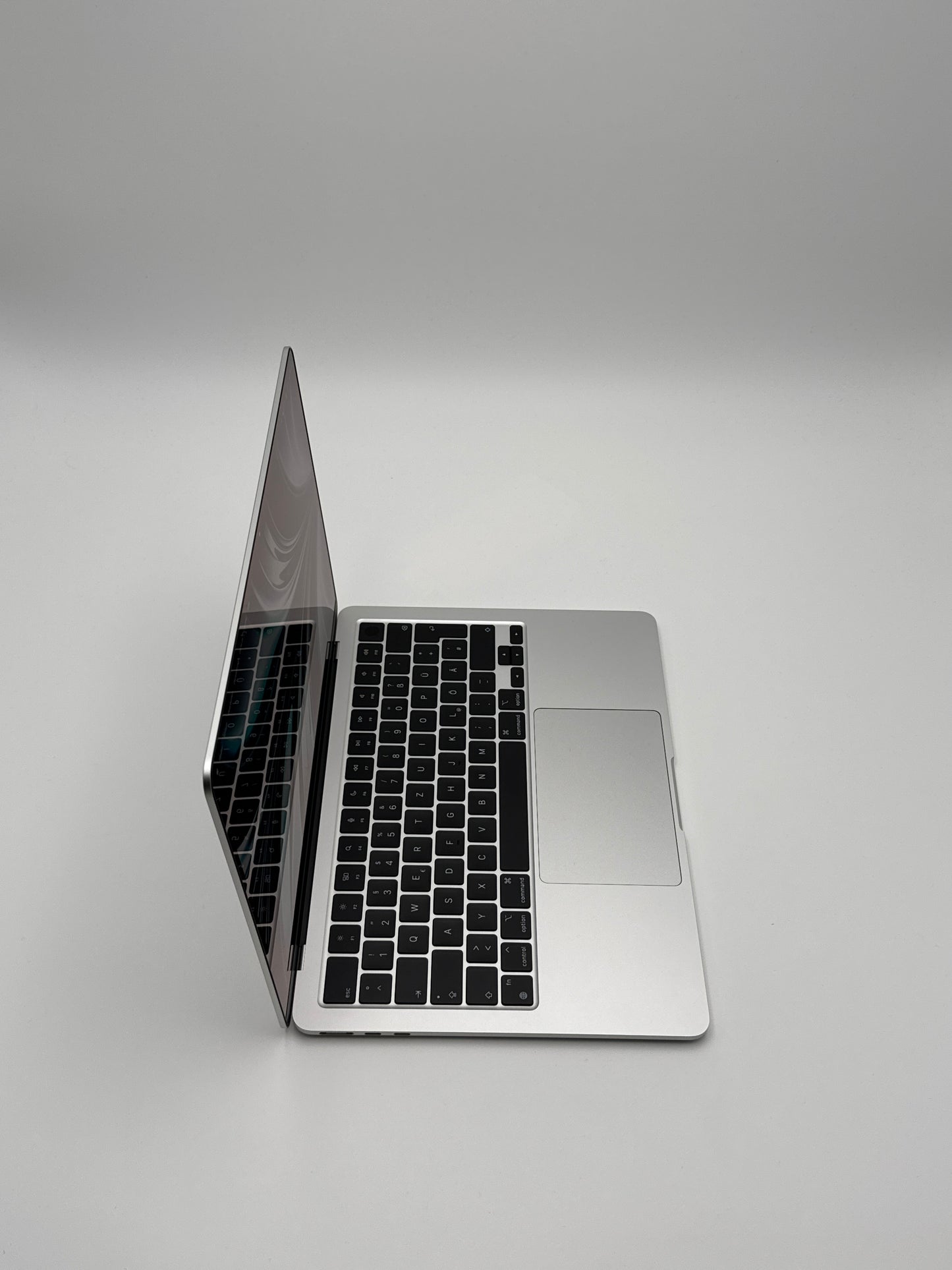 Apple MacBook Air 13,6 Zoll | M2 CPU | 2022 | 256 GB SSD | 8 GB RAM | Silber D&S Resell GbR