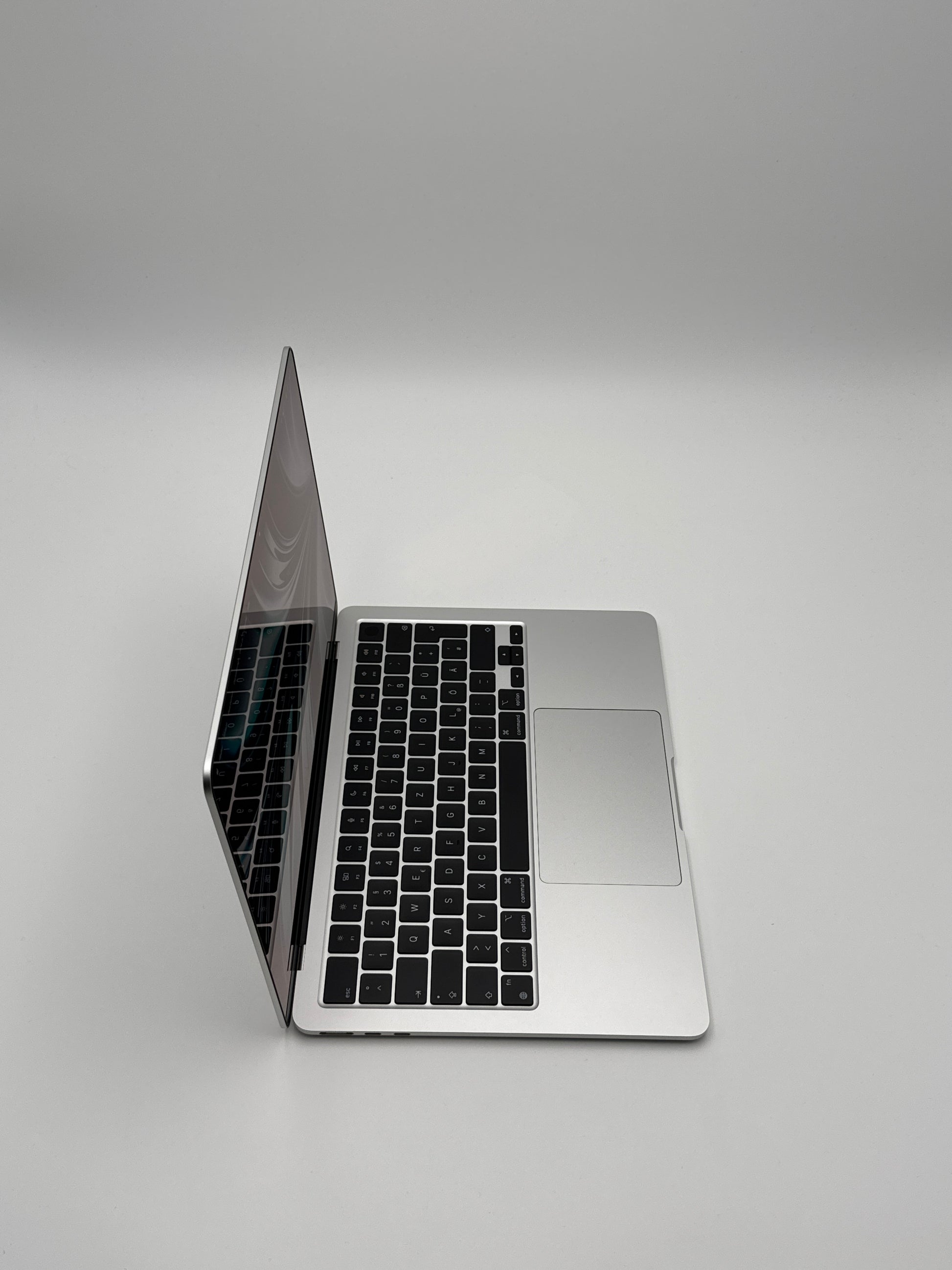 Apple MacBook Air 13,6 Zoll | M2 CPU | 2022 | 256 GB SSD | 8 GB RAM | Silber D&S Resell GbR