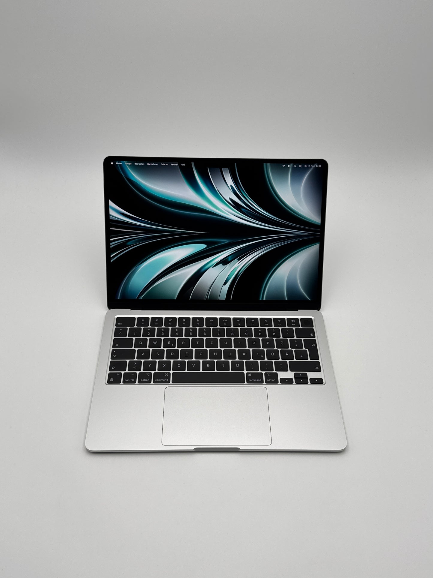 Apple MacBook Air 13,6 Zoll | M2 CPU | 2022 | 256 GB SSD | 8 GB RAM | Silber D&S Resell GbR