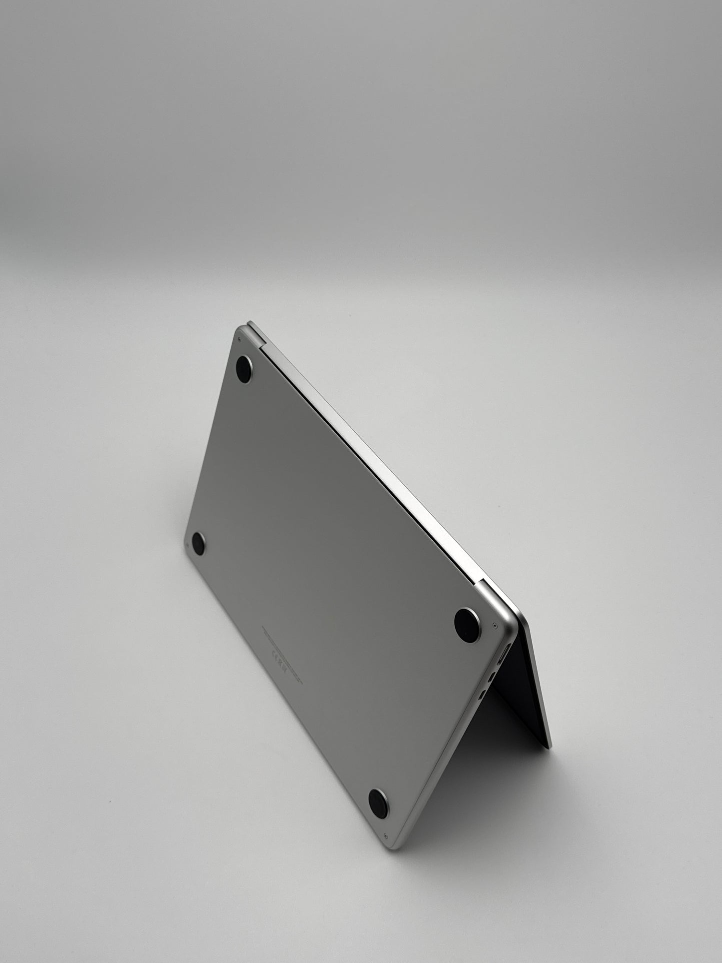 Apple MacBook Air 13,6 Zoll | M2 CPU | 2022 | 256 GB SSD | 8 GB RAM | Silber D&S Resell GbR