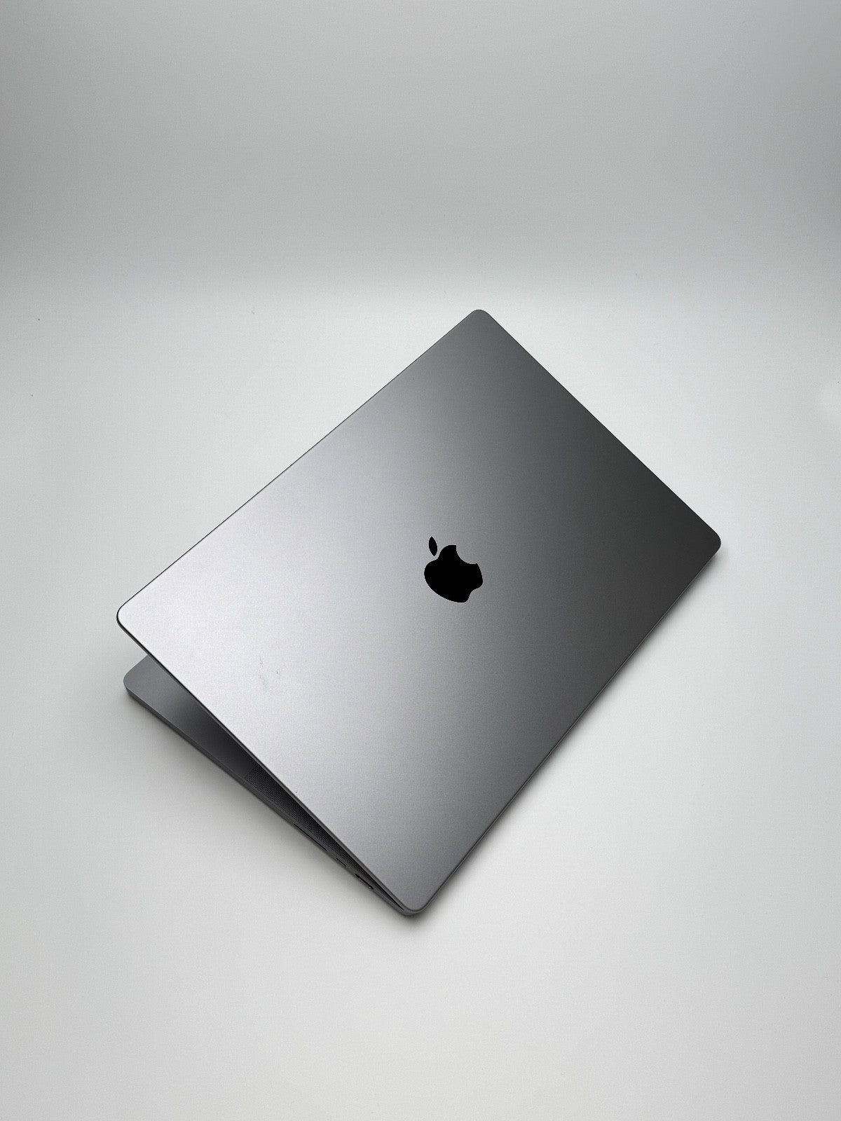 Apple MacBook Pro 16,2 Zoll | M1 Pro | 2021 | 512 GB SSD | 16 GB RAM | Space Grau