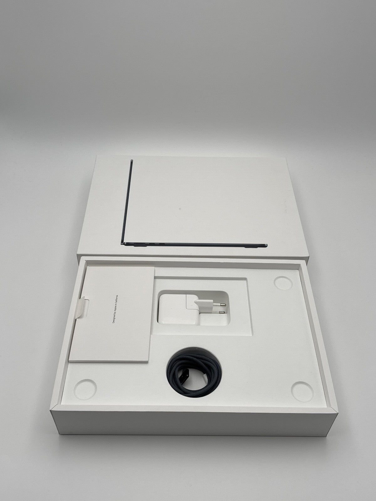 Apple MacBook Air 13,6 Zoll | M2 CPU | 2022 | 256 GB SSD | 8 GB RAM | Midnight