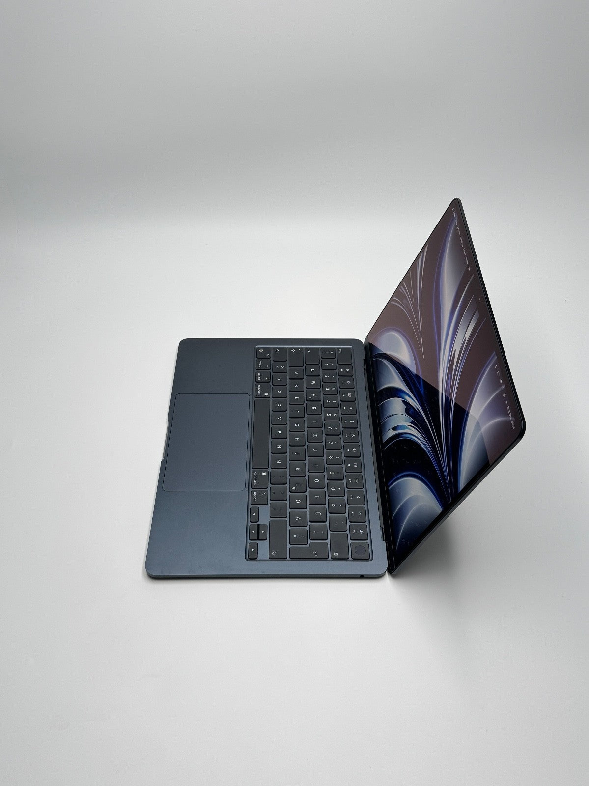 Apple MacBook Air 13,6 Zoll | M2 CPU | 2022 | 256 GB SSD | 8 GB RAM | Midnight