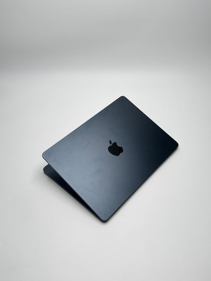 Apple MacBook Air 13,6 Zoll | M2 CPU | 2022 | 256 GB SSD | 8 GB RAM | Midnight