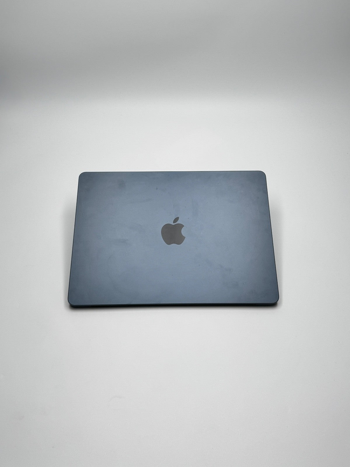 Apple MacBook Air 13,6 Zoll | M2 CPU | 2022 | 256 GB SSD | 8 GB RAM | Midnight