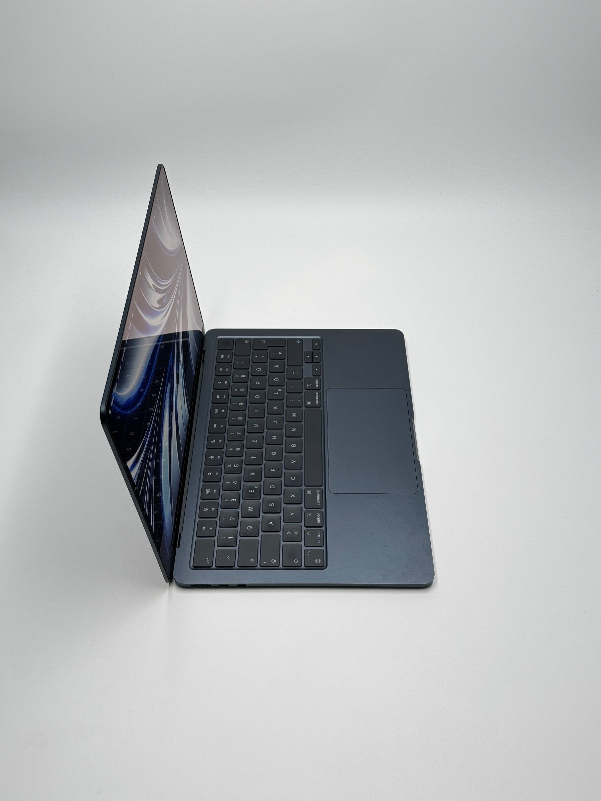 Apple MacBook Air 13,6 Zoll | M2 CPU | 2022 | 256 GB SSD | 8 GB RAM | Midnight