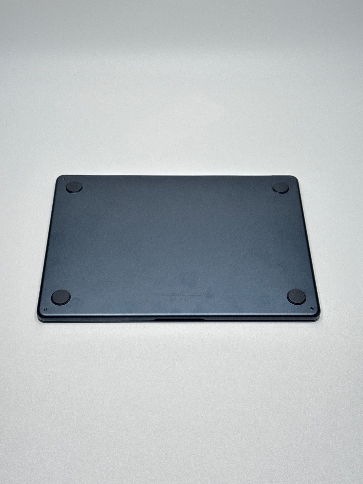 Apple MacBook Air 13,6 Zoll | M2 CPU | 2022 | 256 GB SSD | 8 GB RAM | Midnight