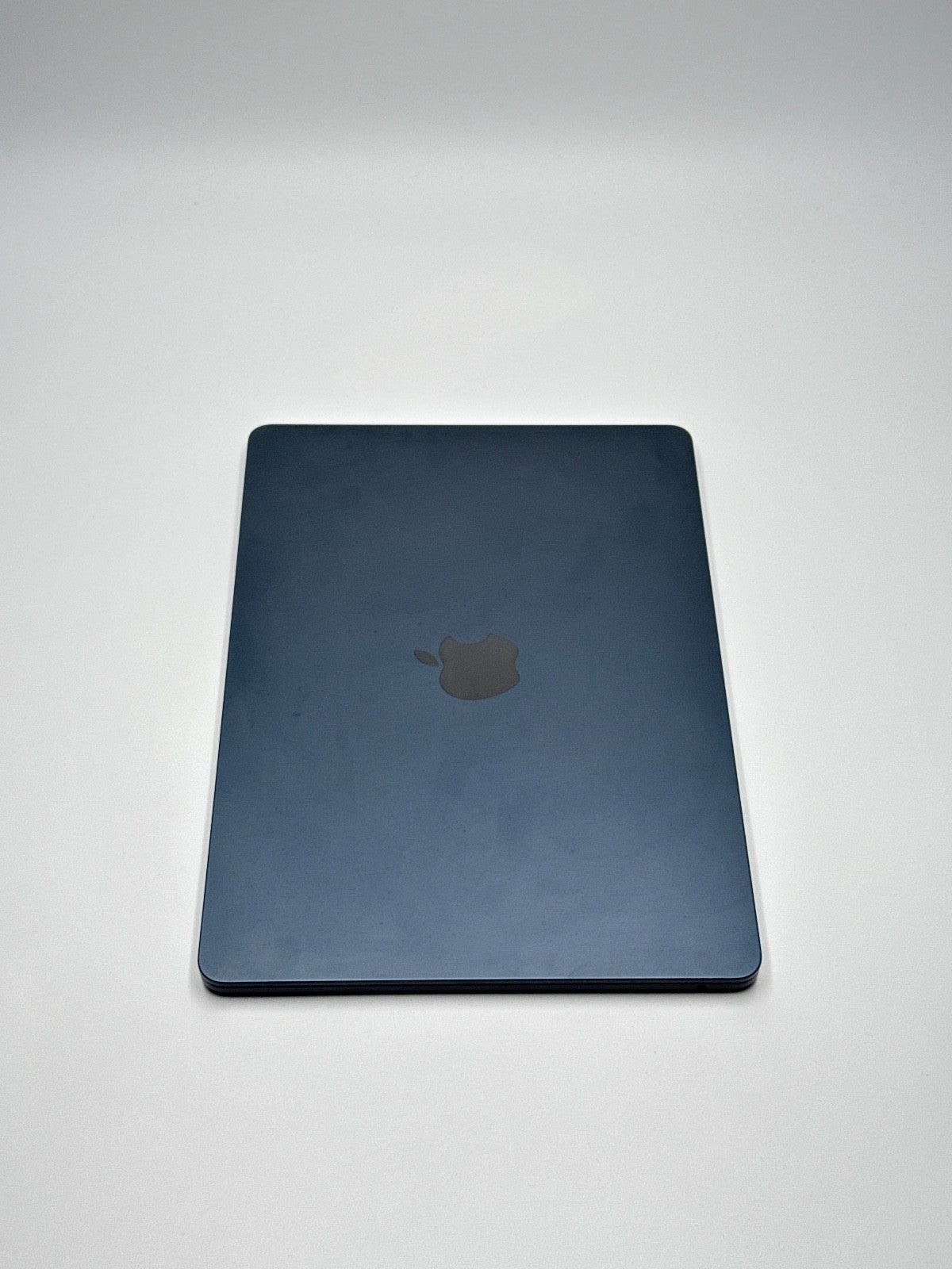 Apple MacBook Air 13,6 Zoll | M2 CPU | 2022 | 256 GB SSD | 8 GB RAM | Midnight