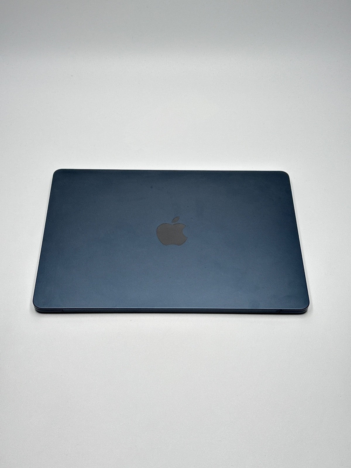 Apple MacBook Air 13,6 Zoll | M2 CPU | 2022 | 256 GB SSD | 8 GB RAM | Midnight