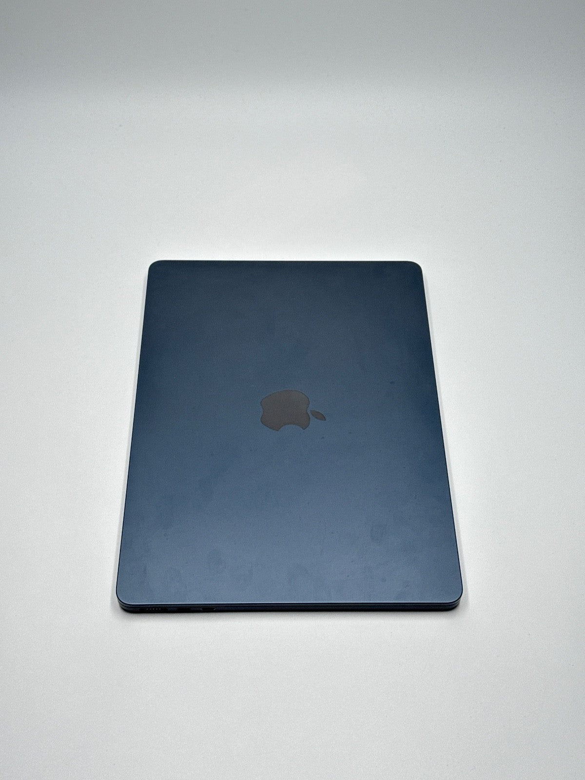 Apple MacBook Air 13,6 Zoll | M2 CPU | 2022 | 256 GB SSD | 8 GB RAM | Midnight