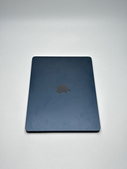 Apple MacBook Air 13,6 Zoll | M2 CPU | 2022 | 256 GB SSD | 8 GB RAM | Midnight