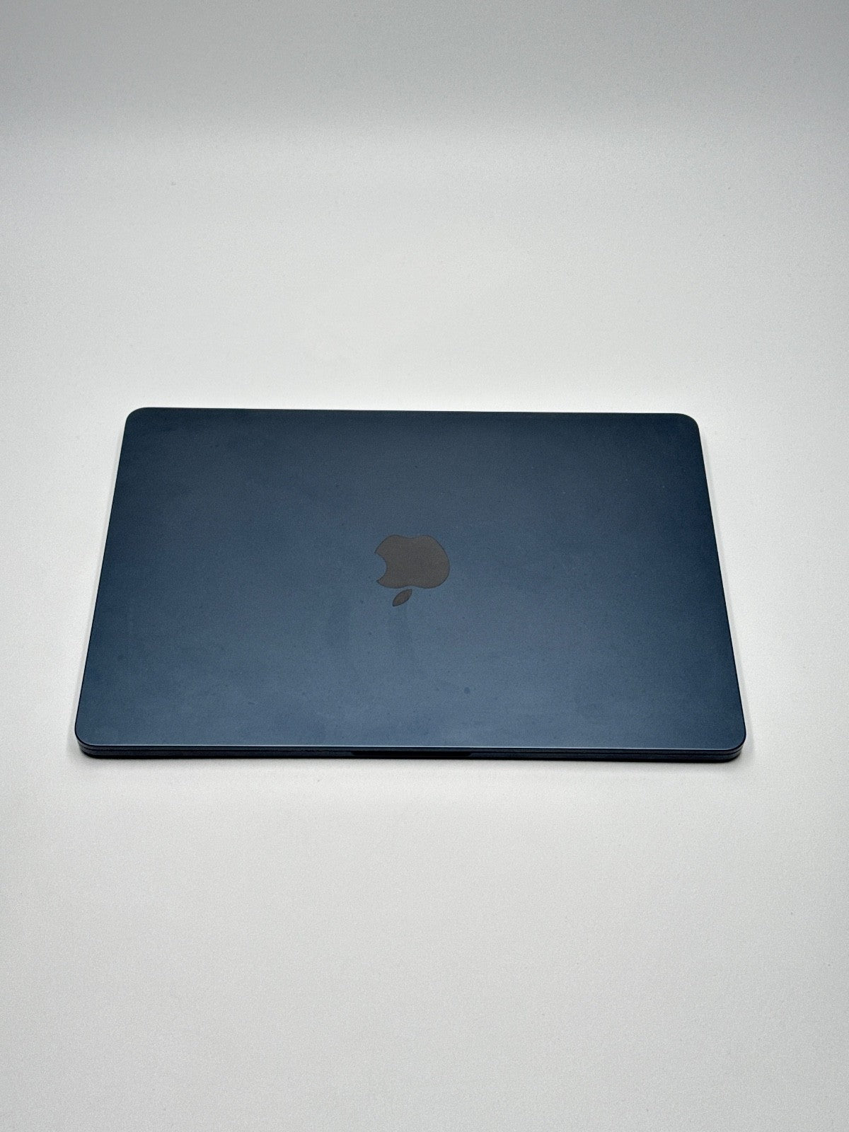 Apple MacBook Air 13,6 Zoll | M2 CPU | 2022 | 256 GB SSD | 8 GB RAM | Midnight